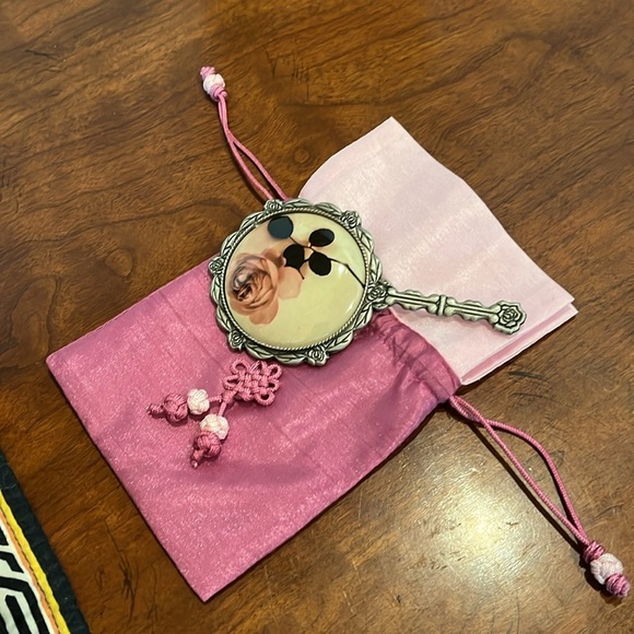 Vintage Floral Themed Mirror with Pretty Pink Satin Drawstring Pouch - Picture 3 of 9